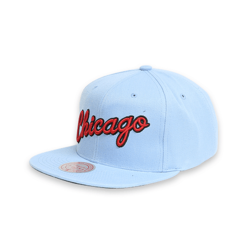Chicago Bulls Light Blue Mitchell & Ness Core Basics Snapback HWC